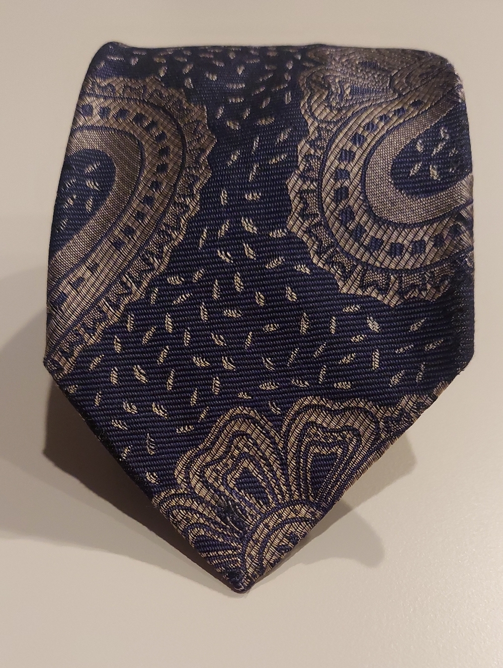 Vintage Club Room Silk Paisley Men's Tie in Navy and Gold